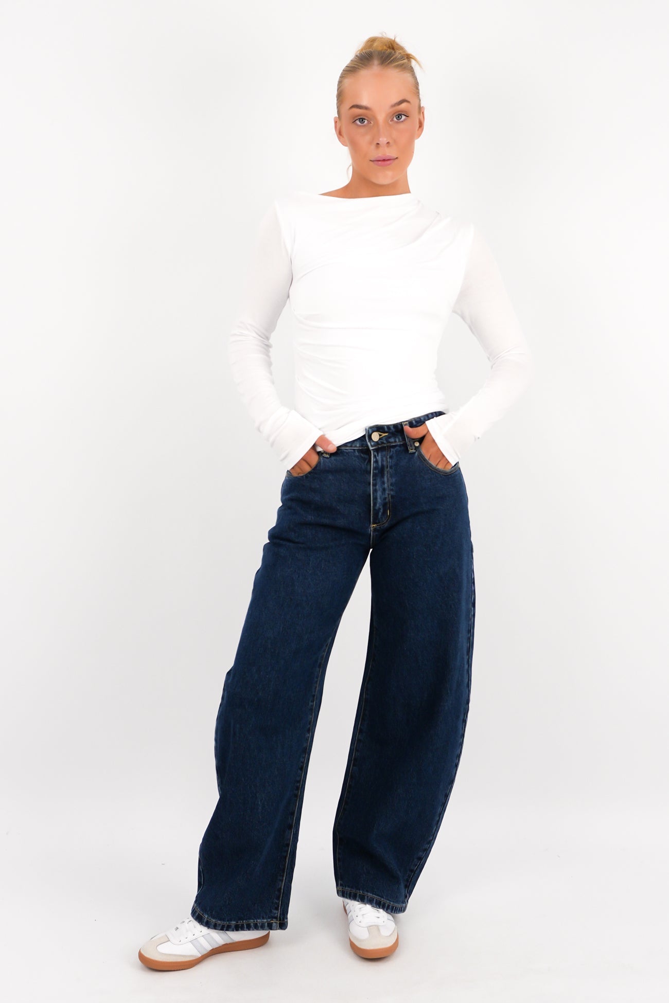 A 95 Mid Barrel Jean