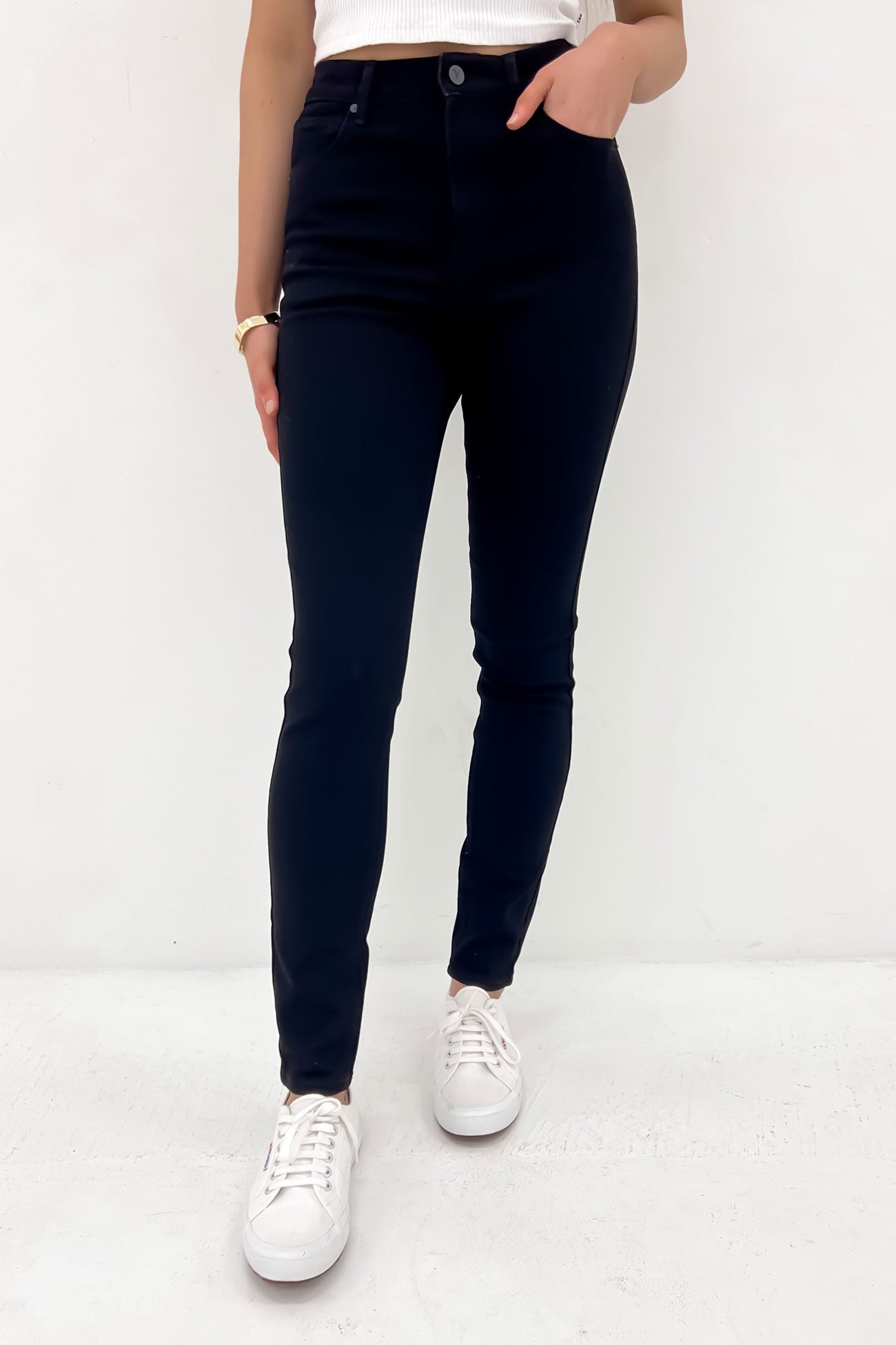 A 94 High Skinny Jean Black Magic