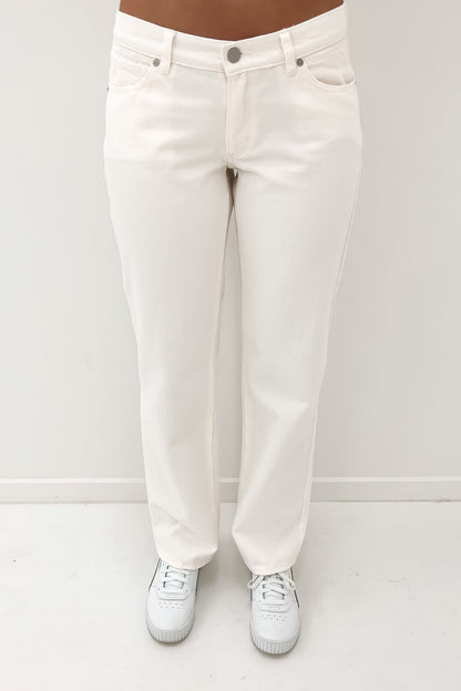 A 99 Low Straight Jean Washed White