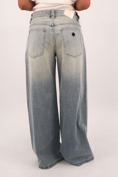 A 99 Mega Baggy Jean Brittany
